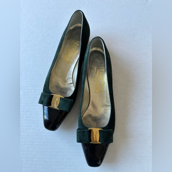 Classic Salvatore Ferragamo Dark Green Suede Bow Low Heel Pumps.Size 7 - Picture 10 of 10